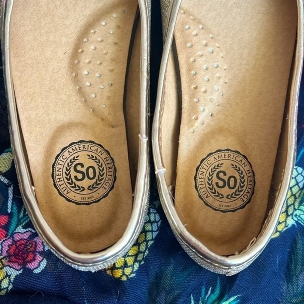 Brand New SO Glittery Gold Slip On Flats Bows Sparkly Shoes Memory Foam Sock